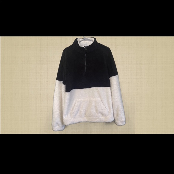 Black and white sweater - Picture 1 of 2